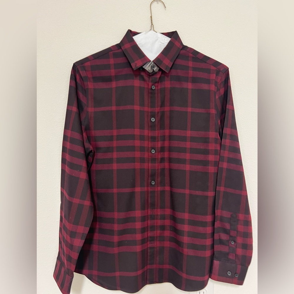 Red and Black Men’s Button Down - perfect for winter. Size Medium Express Brand